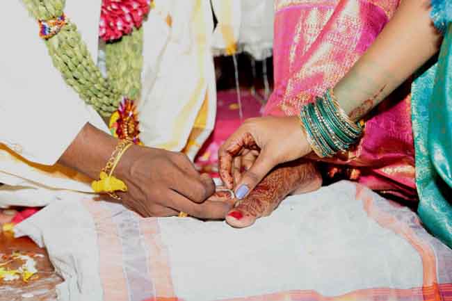 बिछुए पहनना